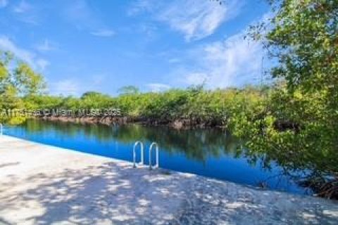 House in Key Largo, Florida 2 bedrooms, 164.99 sq.m. № 1862697 - photo 12