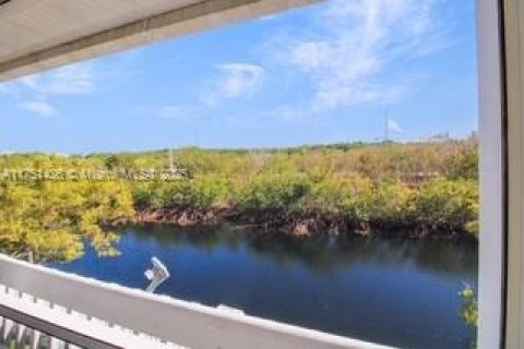 House in Key Largo, Florida 2 bedrooms, 164.99 sq.m. № 1862697 - photo 9