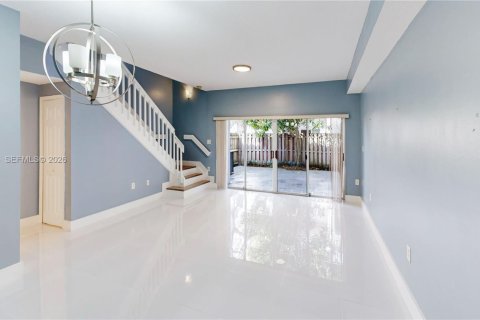 Condominio en venta en Miami, Florida, 4 dormitorios, 156.08 m2 № 2055802 - foto 7