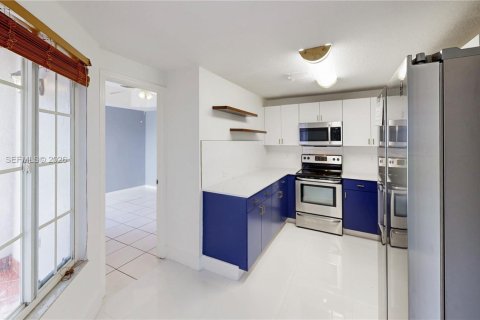 Condominio en venta en Miami, Florida, 4 dormitorios, 156.08 m2 № 2055802 - foto 19