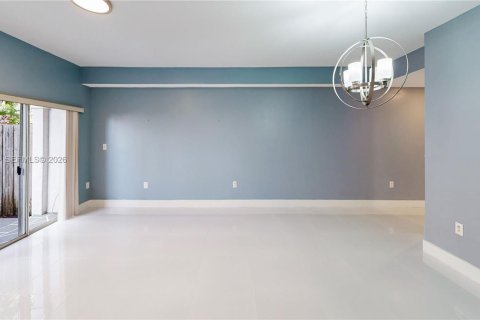 Condominio en venta en Miami, Florida, 4 dormitorios, 156.08 m2 № 2055802 - foto 13