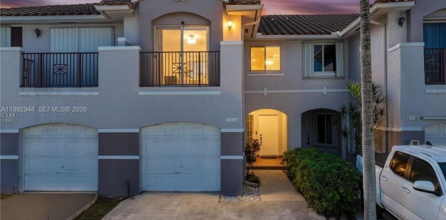 Condominio en Miami, Florida, 4 dormitorios  № 2055802