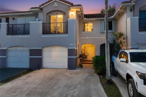 Condominio en venta en Miami, Florida, 4 dormitorios, 156.08 m2 № 2055802 - foto 2