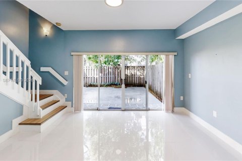 Condominio en venta en Miami, Florida, 4 dormitorios, 156.08 m2 № 2055802 - foto 10