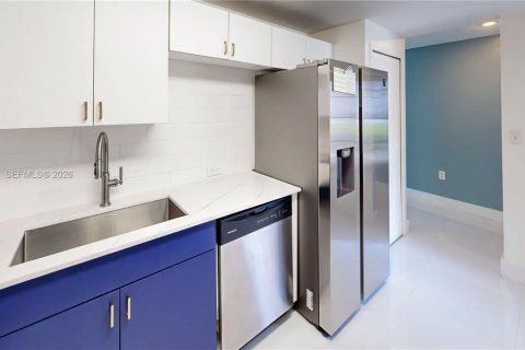 Condominio en venta en Miami, Florida, 4 dormitorios, 156.08 m2 № 2055802 - foto 25