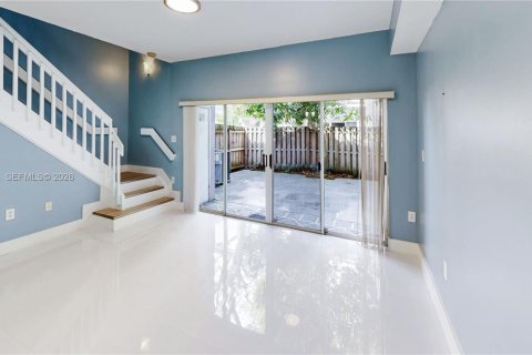 Condominio en venta en Miami, Florida, 4 dormitorios, 156.08 m2 № 2055802 - foto 9