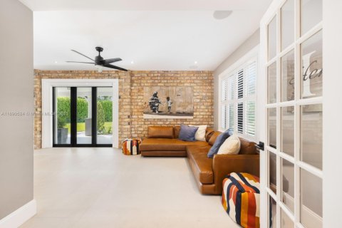 Casa en venta en Palmetto Bay, Florida, 5 dormitorios, 430.42 m2 № 1944882 - foto 18