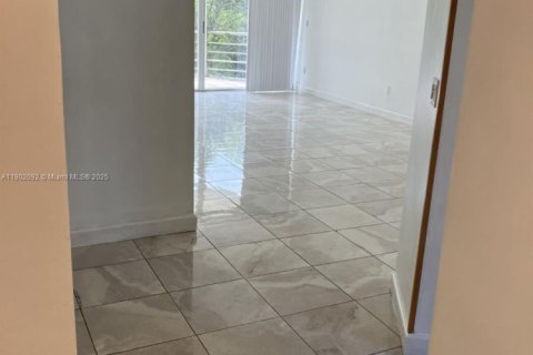 Apartment in Miami, Florida 2 bedrooms, 107.4 sq.m. № 1953532 - photo 2
