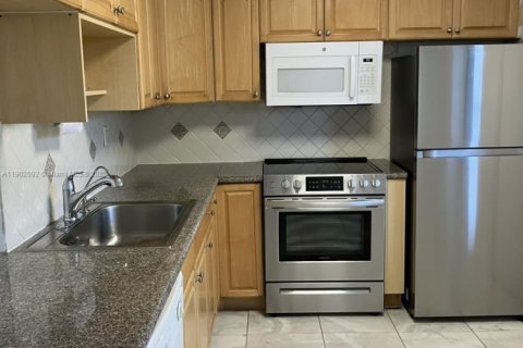 Apartment in Miami, Florida 2 bedrooms, 107.4 sq.m. № 1953532 - photo 1