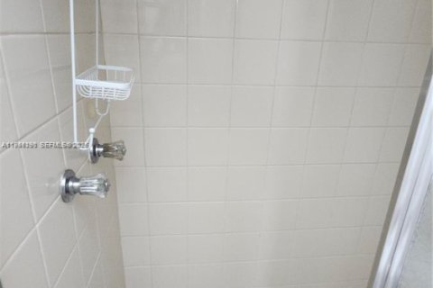 Condo in Lauderdale Lakes, Florida, 2 bedrooms  № 2003953 - photo 19