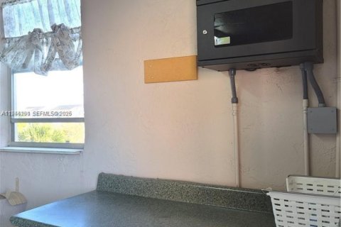 Condo in Lauderdale Lakes, Florida, 2 bedrooms  № 2003953 - photo 29