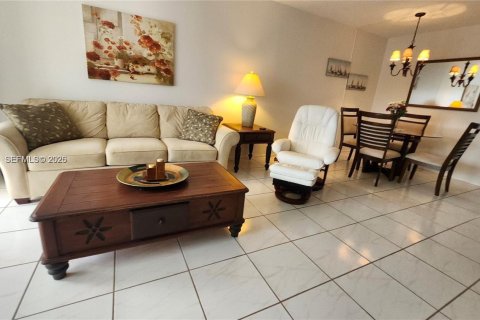 Condo in Lauderdale Lakes, Florida, 2 bedrooms  № 2003953 - photo 6