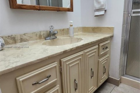 Condo in Lauderdale Lakes, Florida, 2 bedrooms  № 2003953 - photo 18