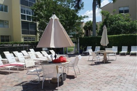 Condo in Lauderdale Lakes, Florida, 2 bedrooms  № 2003953 - photo 27