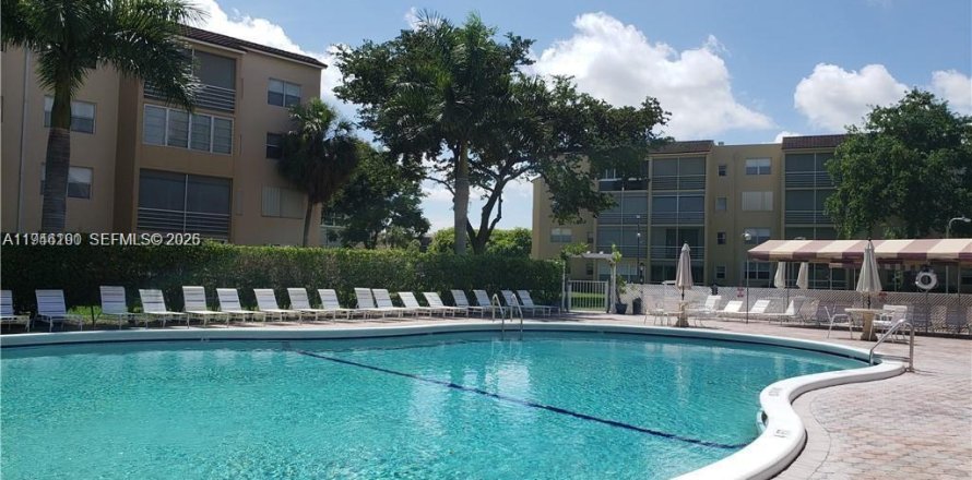Condo in Lauderdale Lakes, Florida, 2 bedrooms  № 2003953