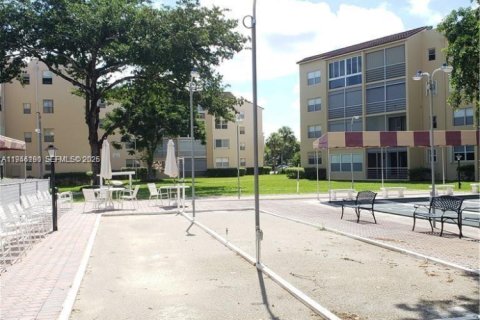 Condo in Lauderdale Lakes, Florida, 2 bedrooms  № 2003953 - photo 26