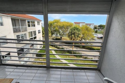 Condo in Lauderdale Lakes, Florida, 2 bedrooms  № 2003953 - photo 8