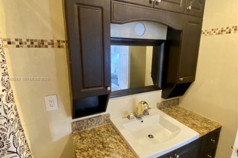 Villa ou maison à louer à Miami, Floride: 1 chambre, 32.52 m2 № 2051458 - photo 4