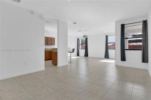 Casa en alquiler en Homestead, Florida, 3 dormitorios, 161.74 m2 № 1993624 - foto 2