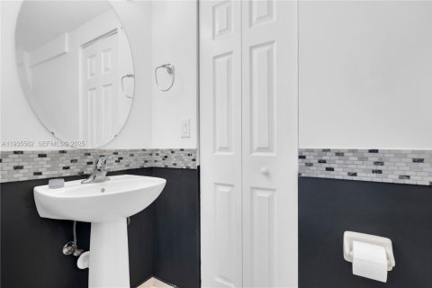 Casa en alquiler en Homestead, Florida, 3 dormitorios, 161.74 m2 № 1993624 - foto 5