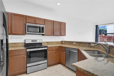 Casa en alquiler en Homestead, Florida, 3 dormitorios, 161.74 m2 № 1993624 - foto 10