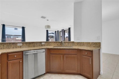 Casa en alquiler en Homestead, Florida, 3 dormitorios, 161.74 m2 № 1993624 - foto 8