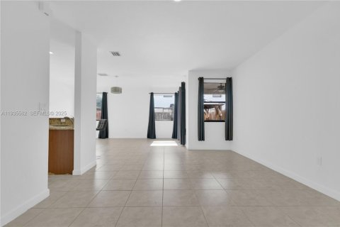 Casa en alquiler en Homestead, Florida, 3 dormitorios, 161.74 m2 № 1993624 - foto 3