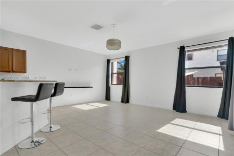 Casa en alquiler en Homestead, Florida, 3 dormitorios, 161.74 m2 № 1993624 - foto 7