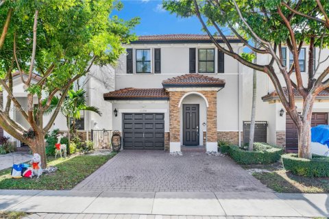Casa en alquiler en Homestead, Florida, 3 dormitorios, 161.74 m2 № 1993624 - foto 1