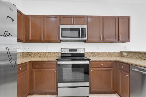 Casa en alquiler en Homestead, Florida, 3 dormitorios, 161.74 m2 № 1993624 - foto 9