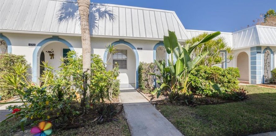 Condo à New Port Richey, Floride, 2 chambres  № 2141905