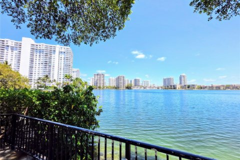 Copropriété à vendre à Aventura, Floride: 1 chambre, 82.4 m2 № 2186115 - photo 17