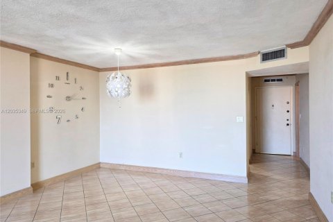 Copropriété à vendre à Aventura, Floride: 1 chambre, 82.4 m2 № 2186115 - photo 12