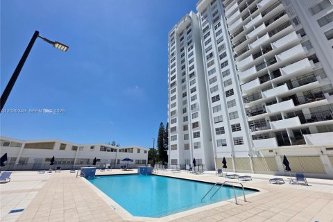 Copropriété à vendre à Aventura, Floride: 1 chambre, 82.4 m2 № 2186115 - photo 25