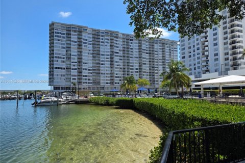 Copropriété à vendre à Aventura, Floride: 1 chambre, 82.4 m2 № 2186115 - photo 18