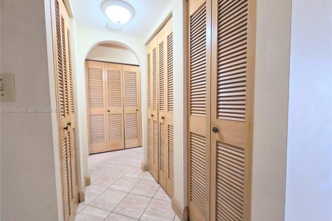 Copropriété à vendre à Aventura, Floride: 1 chambre, 82.4 m2 № 2186115 - photo 14