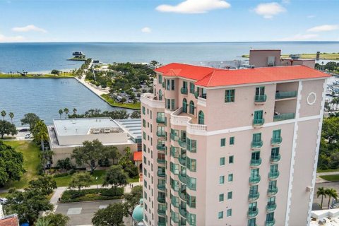 Condo à Saint Petersburg, Floride, 3 chambres  № 2224297