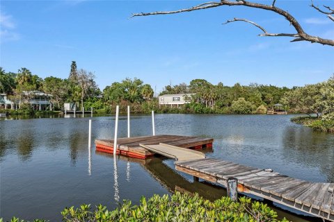 House in Crystal River, Florida 3 bedrooms, 106.28 sq.m. № 2117861 - photo 2