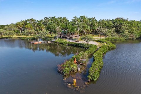House in Crystal River, Florida 3 bedrooms, 106.28 sq.m. № 2117861 - photo 6