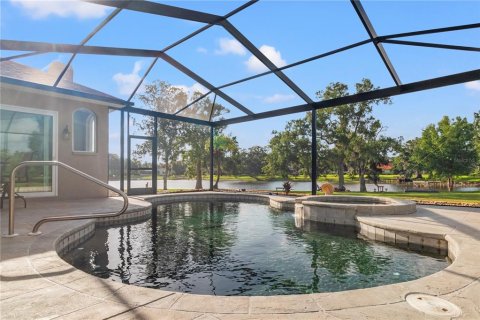 House in Lutz, Florida 4 bedrooms, 247.21 sq.m. № 1784968 - photo 18