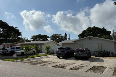 Immobilier commercial à vendre à Pompano Beach, Floride: 264.49 m2 № 2036548 - photo 3