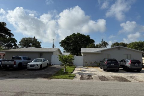 Immobilier commercial à vendre à Pompano Beach, Floride: 264.49 m2 № 2036548 - photo 2