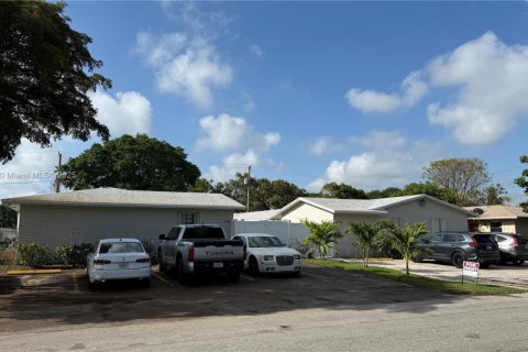 Immobilier commercial à vendre à Pompano Beach, Floride: 264.49 m2 № 2036548 - photo 1