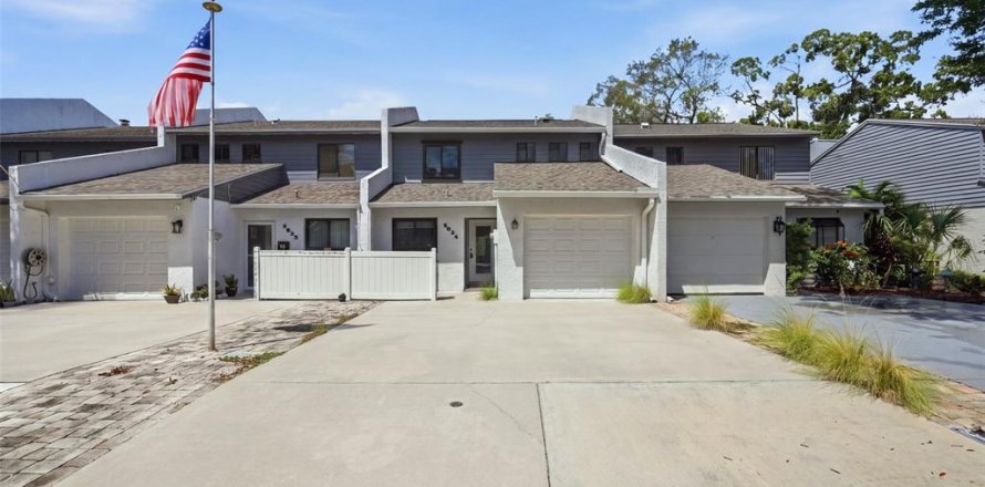 Townhouse in Tampa, Florida 2 bedrooms, 135.82 sq.m. № 2350034