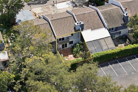 Townhouse in Tampa, Florida 2 bedrooms, 135.82 sq.m. № 2350034 - photo 4