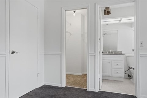 Townhouse in Tampa, Florida 2 bedrooms, 135.82 sq.m. № 2350034 - photo 21