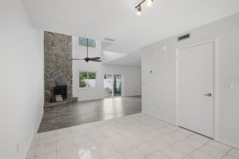 Townhouse in Tampa, Florida 2 bedrooms, 135.82 sq.m. № 2350034 - photo 11