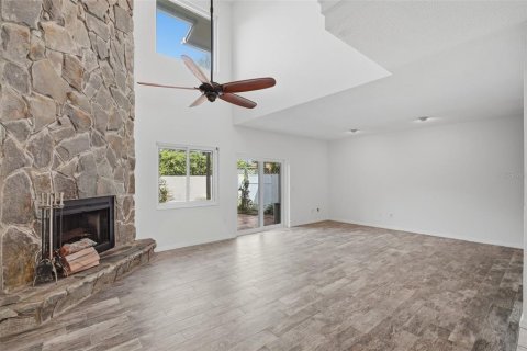 Townhouse in Tampa, Florida 2 bedrooms, 135.82 sq.m. № 2350034 - photo 13