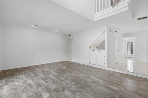 Townhouse in Tampa, Florida 2 bedrooms, 135.82 sq.m. № 2350034 - photo 14
