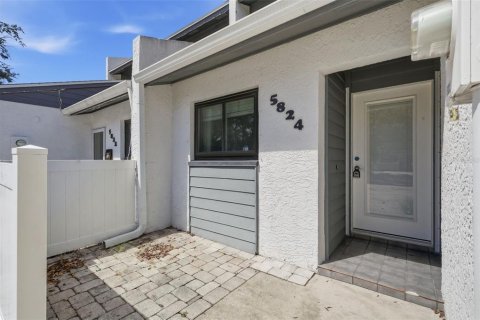 Townhouse in Tampa, Florida 2 bedrooms, 135.82 sq.m. № 2350034 - photo 2